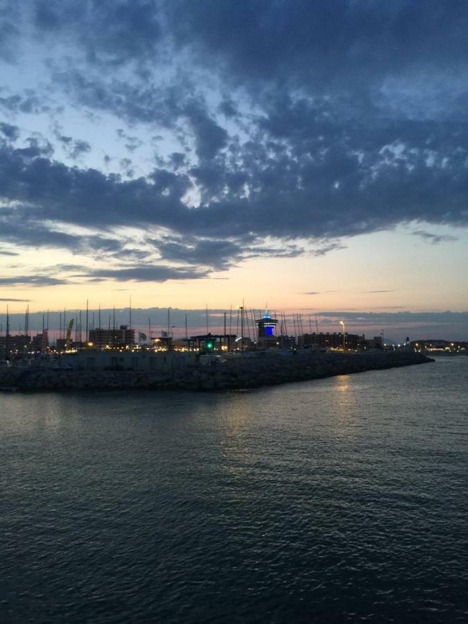 Meuble De Tourisme Classe, Climatisation, Pieds Dans L'Eau Palavas-les-Flots Exterior foto